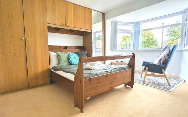 Modern 3 Bed Home Solihull Centre