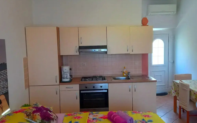 Pretty Apartment With Terrace on Island Rab