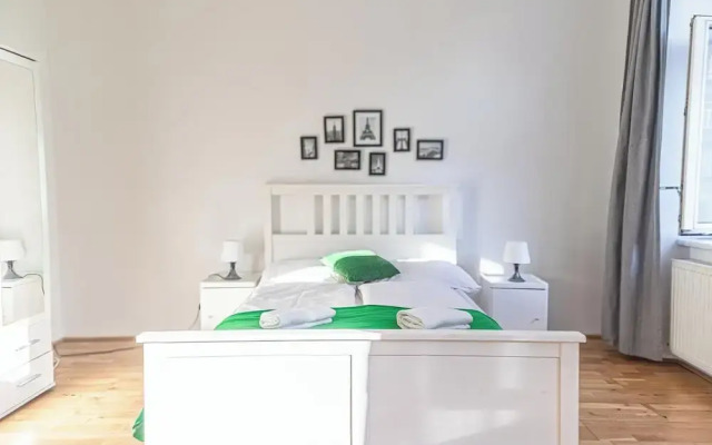 3BR Belvedere Bookable for Long Stays