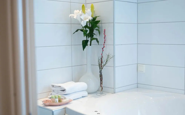 Björkbackens Karaktärshotellet - Stugby