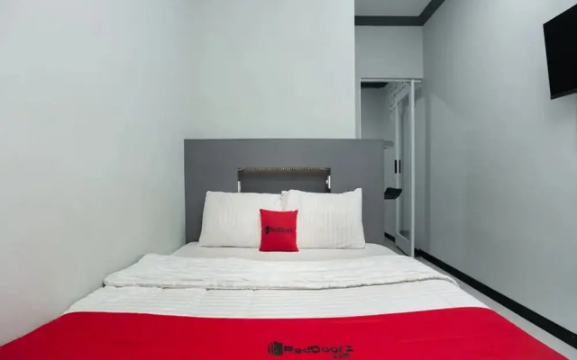 RedDoorz Plus Syariah @ Jalan Endro Suratmin Lampung