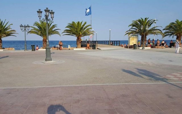 Appart 4 Modern Apartment In Paralia Featuring A Balcony And Views 50M
