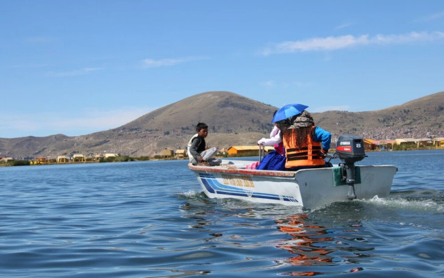 Titicaca Floating Lodge