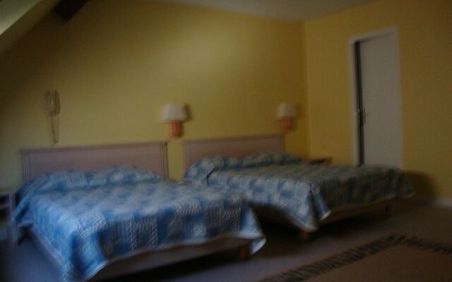 Auberge Du Pont Canal