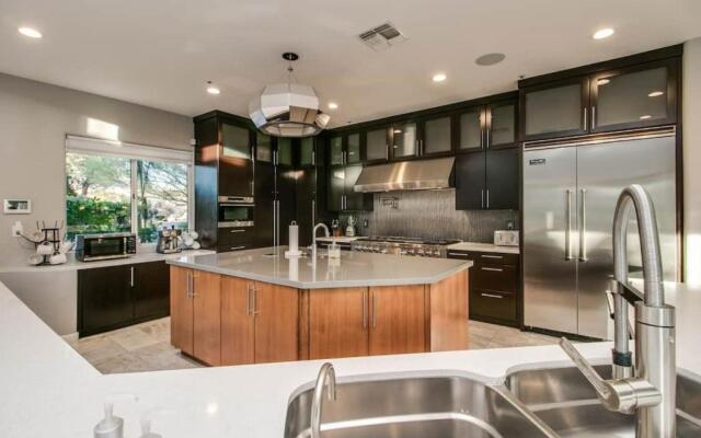 Stunning Private & Modern N. Scottsdale Estate!