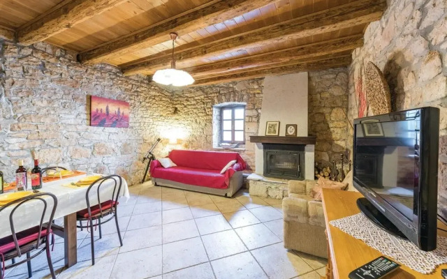 Beautiful Home in Markovac With Wifi and 5 Bedrooms