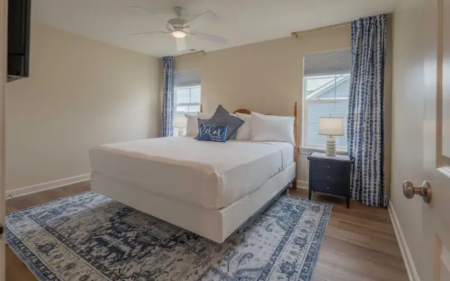 2728 Harbor Court
