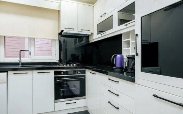 Modern Spacious Flat w Balcony 5 min to Taksim