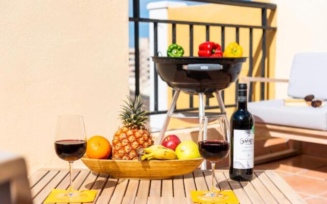 1314 FABULOUS 2 BEDROOM Accommodation ROOF TERRACE