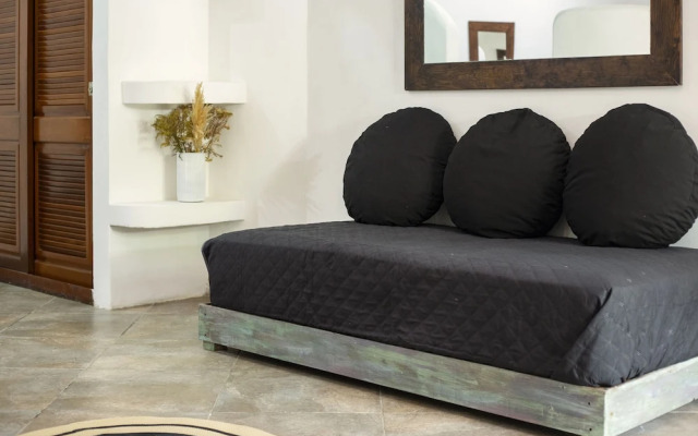 Sonido Del Mar Hotel and Yoga Loft