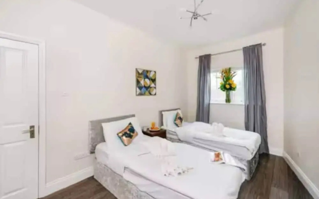 Bright & Lush 2 Bed Apartment