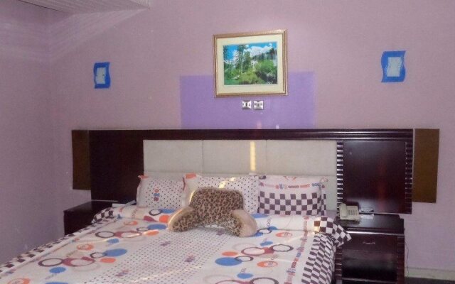 Max Royal Hotel & Suites