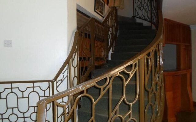 Crown Suites Hotel