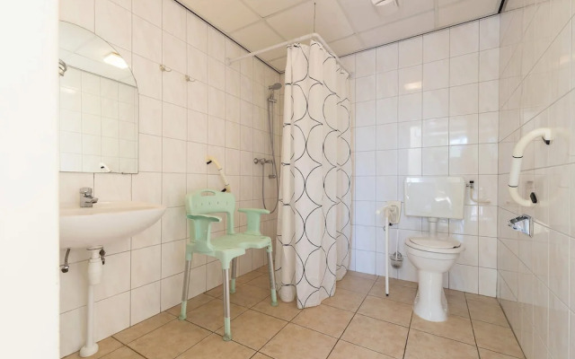 Well-kept Bungalow With Fireplace Near Valkenburg