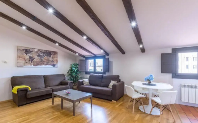 Palacio Descalzos -Atico 3b- Parking incluido