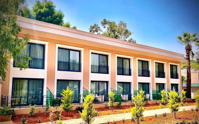 Polaris Hayat Motel