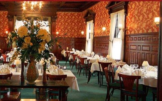 Canfieldhouse Restaurant & Inn