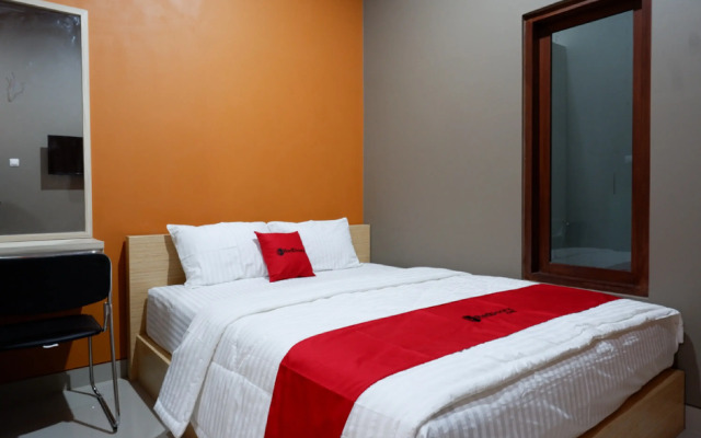 RedDoorz Syariah near Stasiun Tegal