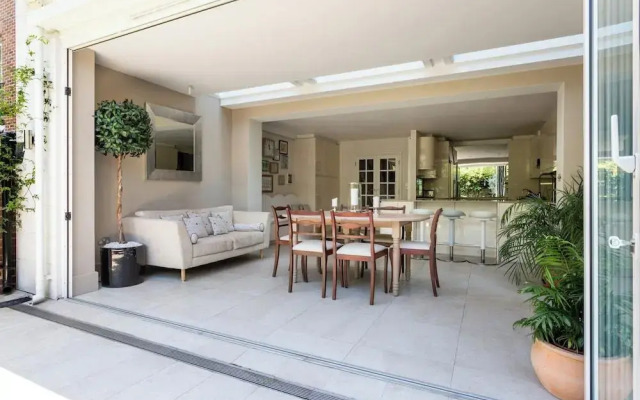 Somerset Square by Onefinestay