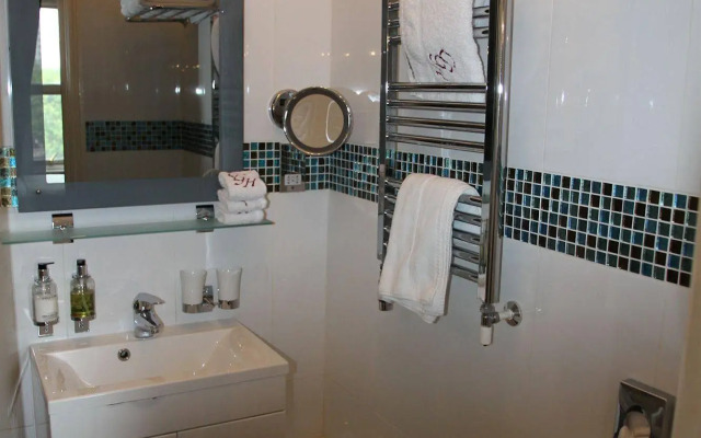Crompton Guest House