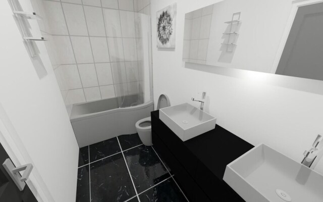 The Bear Cave-brand New W/amazing Views & Hot Tub