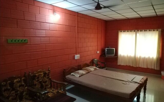 Iroomz Savitri Guest House