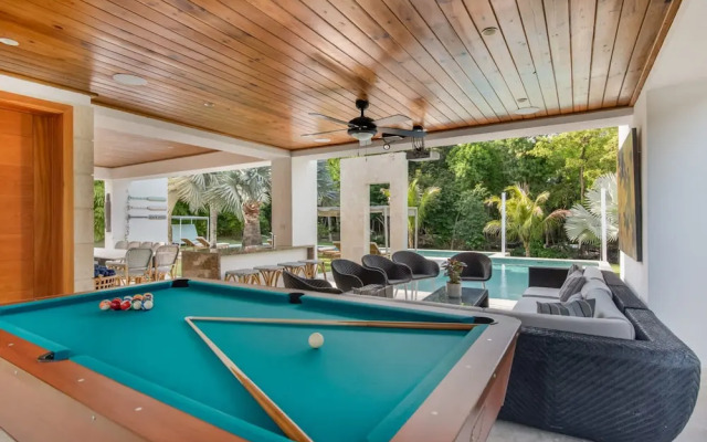 Modern Luxury 6 BR Tropical Retreat With Pool