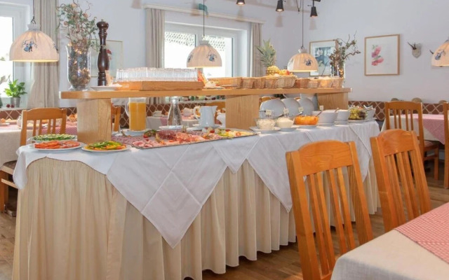 Hotel Pension Pinzgauer Hof