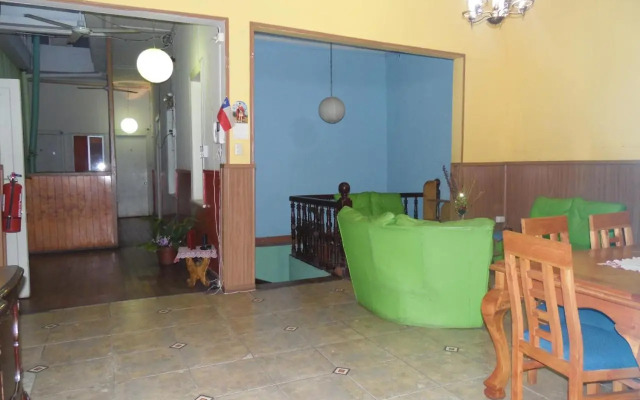 Hostal Tricontinental