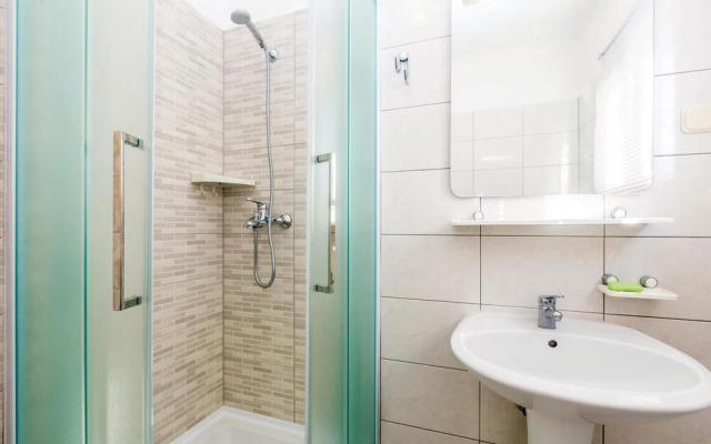 Amazing Home in Pinezici With Wifi and 2 Bedrooms