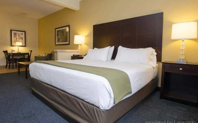 Holiday Inn Express & Suites St Joseph by IHG