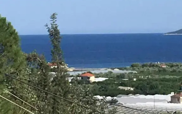 Leonidio Rock climbing house