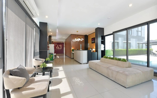Gate43 Airport Hotel