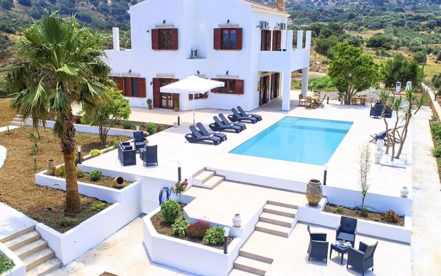 Beautiful Large Villa With Pool and sea View at Nice Georgioupolis