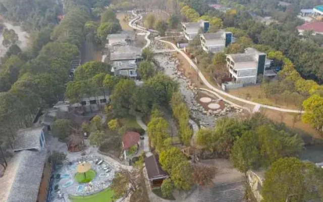 Qi Ming Xing Hot Spring Hotel