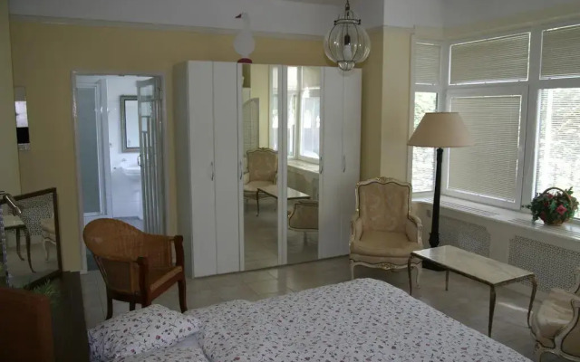 Budget Beach Studios