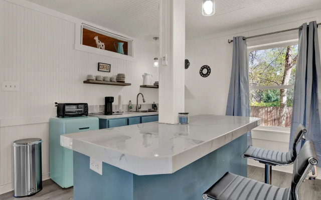 Le Chic on Creek - Central Location