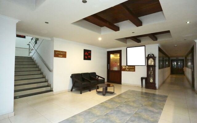 Oyo 15992 Central Hotel