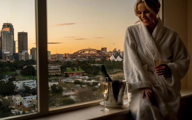 Holiday Inn Sydney Potts Point by IHG