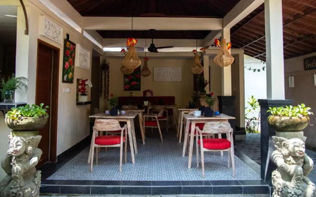 Ratna Villa 4