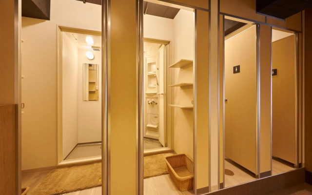 Capsule Hotel CONTINUE Nijojo-Kita – Guest Rooms – Kyoto