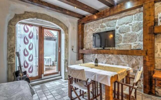 Guesthouse F