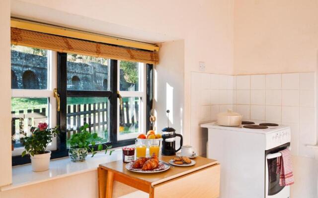 Aqueduct Cottage