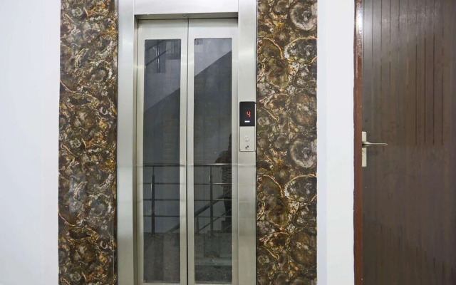 Gour White House by OYO Rooms