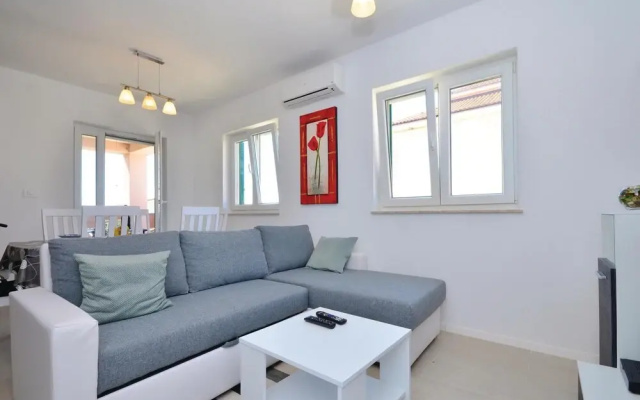 Nice Home in Privlaka With Wifi and 2 Bedrooms