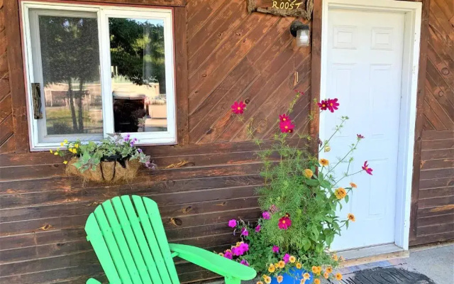 Pine Crest Motel And Cabins