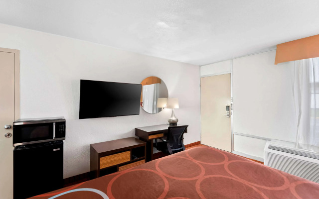 Super 8 by Wyndham Baton Rouge/I-10