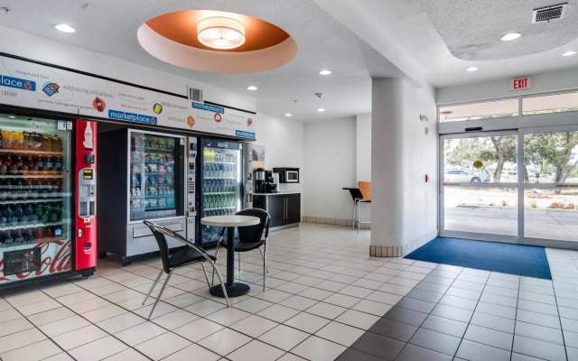 Motel 6 Cedar Park, TX