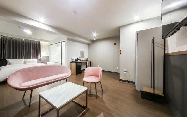 Busan Station Hotel Gray 194