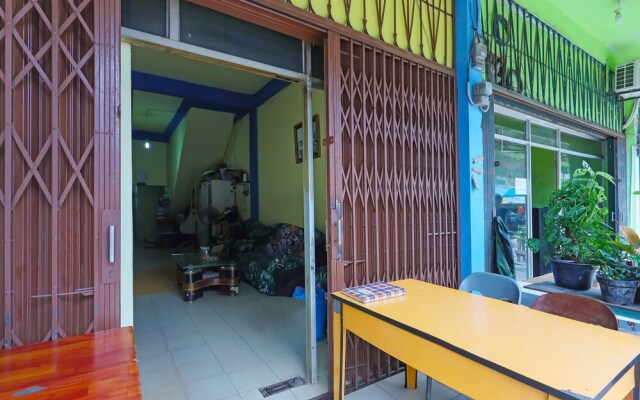 SPOT ON 92186 Penginapan LorraNearPasar Oleh Oleh